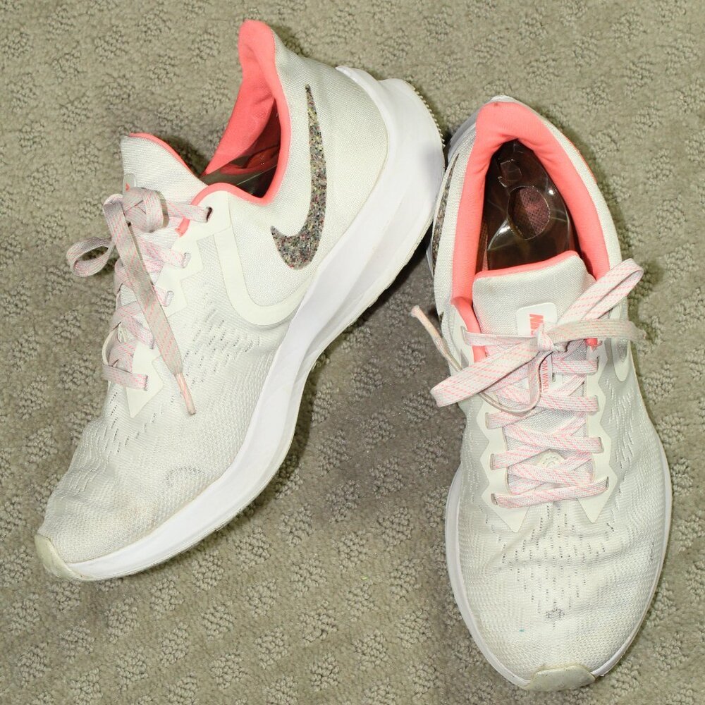 Nike Zoom Women's Size 9 White Peach Running Shoes